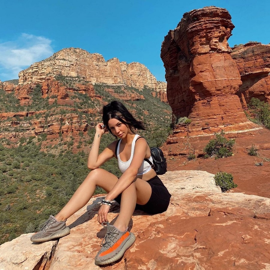 Scheana Shay Goes Hiking [Credit: Scheana Shay/Instagram]