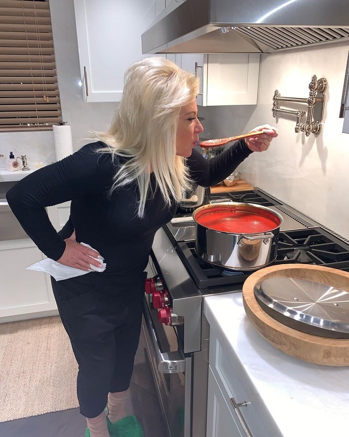 Theresa Caputo Cooking In Her Kitchen [Credit: Theresa Caputo/Instagram]