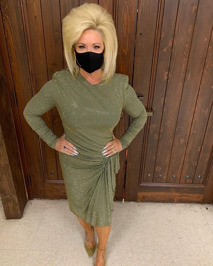 Theresa Caputo Masked Up [Credit: Theresa Caputo/Instagram]