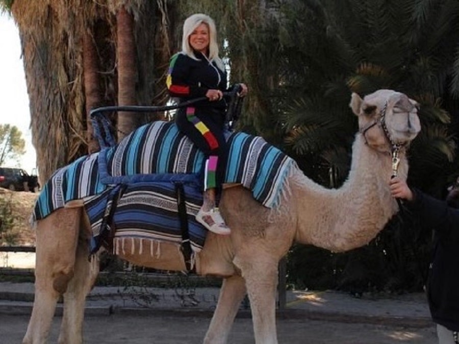 Theresa Caputo Rides Camel At Zoo [Credit: Theresa Caputo/Instagram]