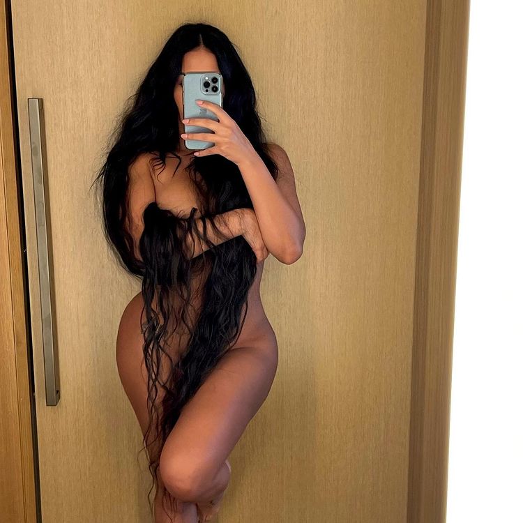 Kim Kardashian Double - Instagram