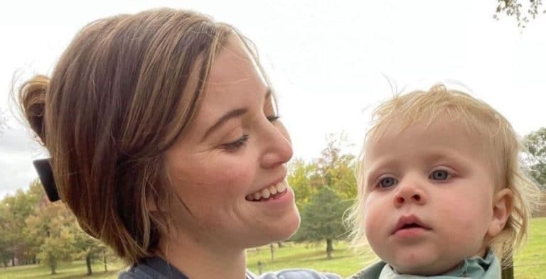 Fans Think Joy-Anna Forsyth’s Pregnant From Latest Evelyn Pic?