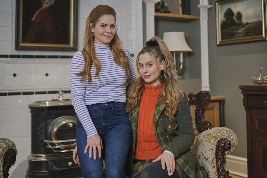 Hallmark Aurora Teagarden Photo: Candace Cameron Bure, Natasha Bure Credit: ©2022 Crown Media United States LLC/Photographer: David Astorga