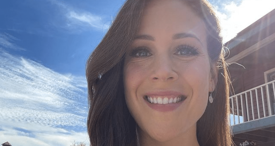 Hallmark When Calls The Heart Erin Krakow-https://www.instagram.com/p/CToFT0uLe5H/