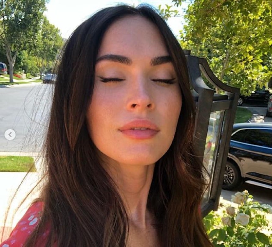 Megan Fox Puts On Leggy Display, Goes Naked Under Blazer