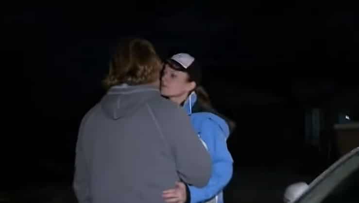 Robyn and Kody Brown sneaking a kiss. - Sister Wives