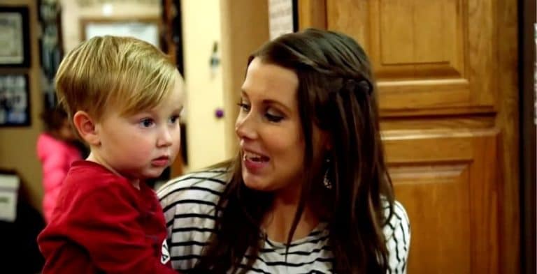 Anna Duggar Spotted Flashing Realest Smile In Ages