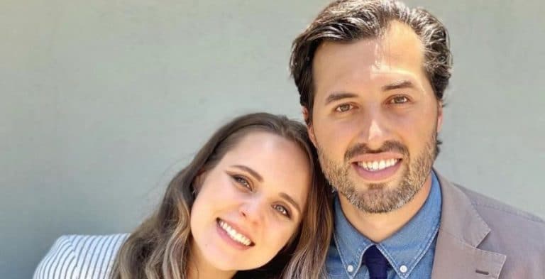 Fans Freaking Over Jeremy & Jinger Vuolo’s Weird Easter Picture