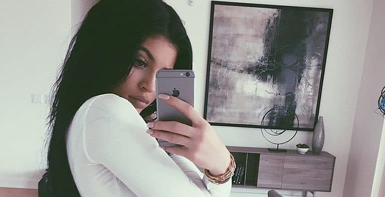 Kylie Jenner Accused Of Editing Her Perfect Postpartum Chiseled Abs