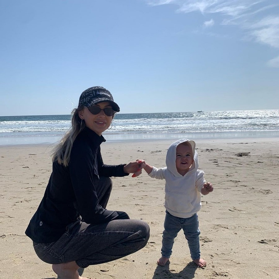 Lala Kent & Ocean At The Beach [Credit: Lala Kent/Instagram]