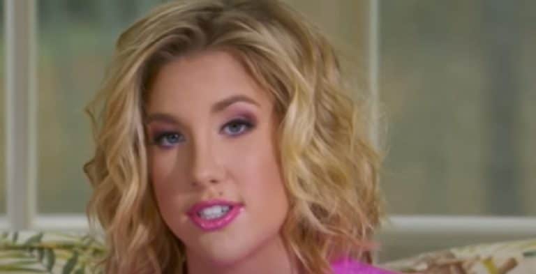 Savannah Chrisley Shows Some Skin In Hot Pink Mini Skirt [Credit: YouTube]