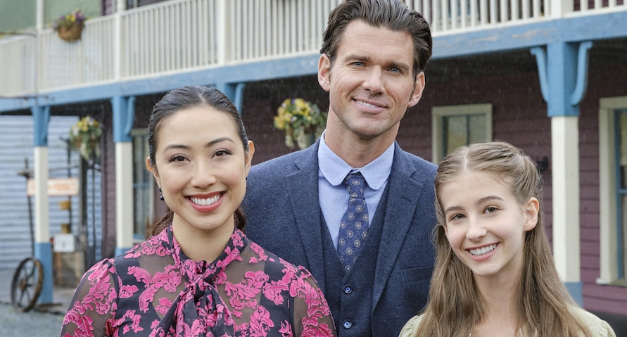 Photo: Amanda Wong, Kevin McGarry, Jaeda Lily Miller Credit: ©2022 Crown Media United States LLC/Photographer: David Dolsen