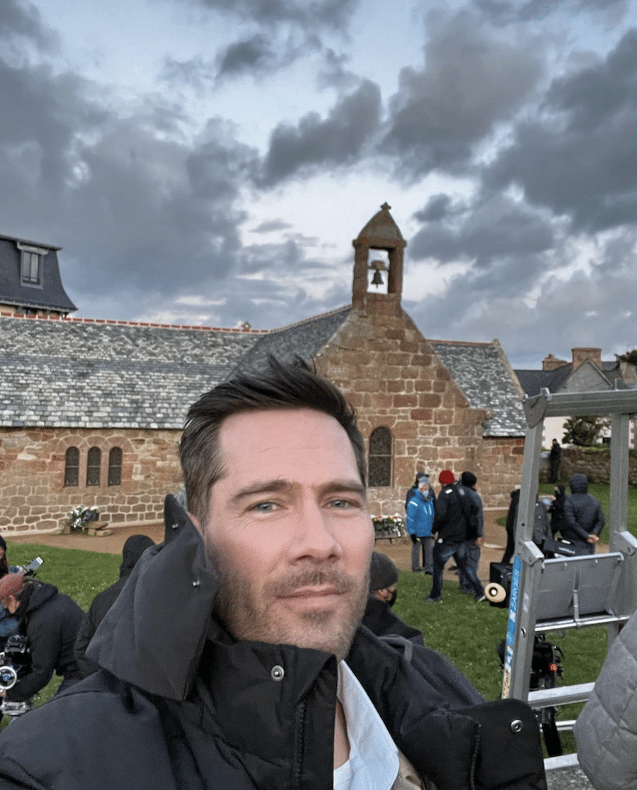 Luke Macfarlane, Ciel couvert à Britney France.-https://www.instagram.com/p/CcPuFugOOPg/