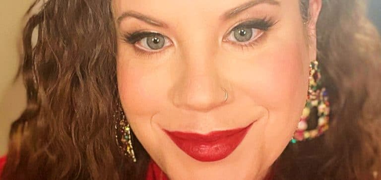 Whitney Way Thore Shares Mom’s Chicken Wing Etiquette?