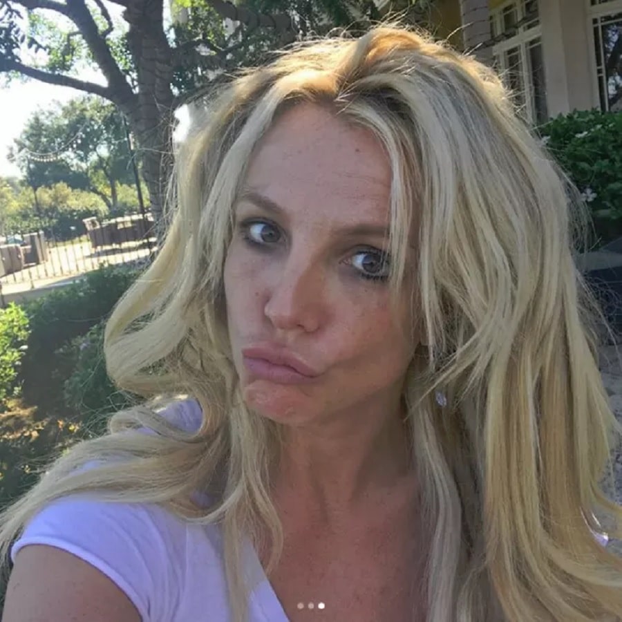 Britney Spears' No Makeup Selfie [Credit: Britney Spears/Instagram]