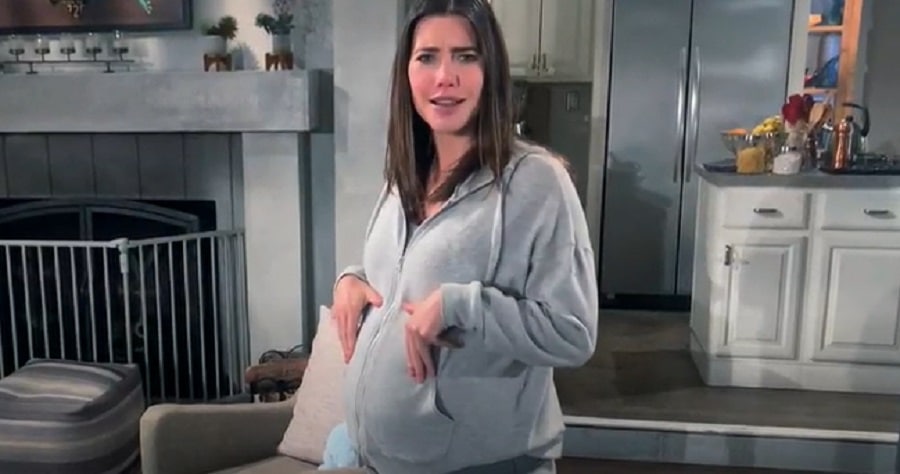 Jacqueline MacInnes Wood Films While Pregnant [Credit: ET Canada/YouTube]