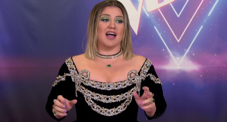 Kelly Clarkson The Voice Interview [Credit: The Voice/YouTube]