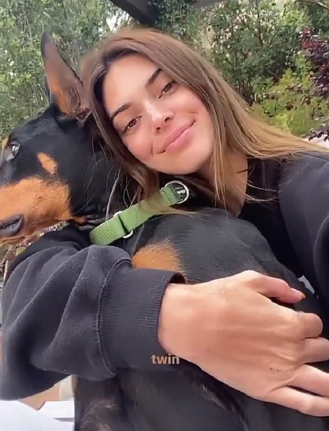 Kendall Jenner With Pyro [Credit: Kendall Jenner/Instagram]