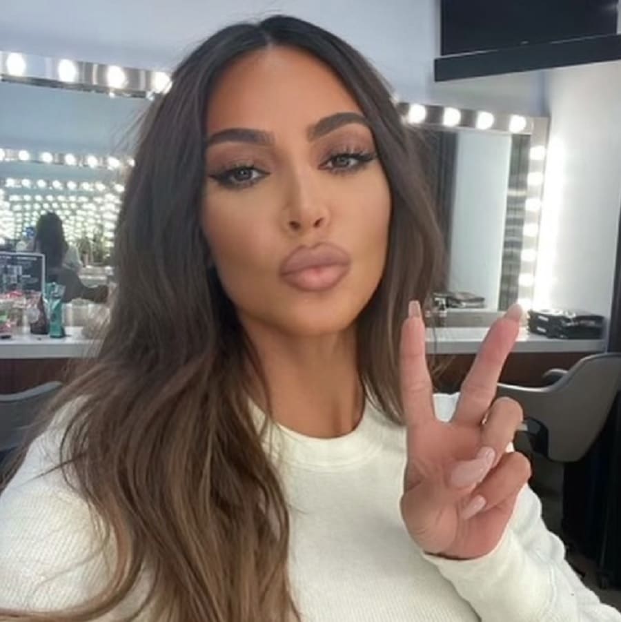 Kim Kardashian Accused Of Photoshopping [Credit: Kim Kardashian/Instagram]