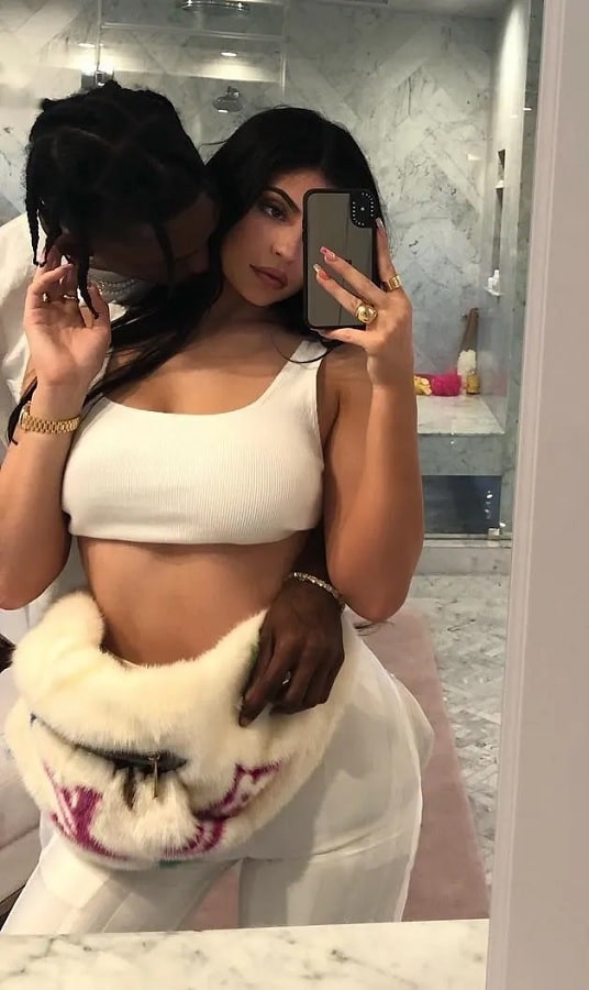 Travis Scott & Kylie Jenner Selfie [Credit: Kylie Jenner/Instagram]