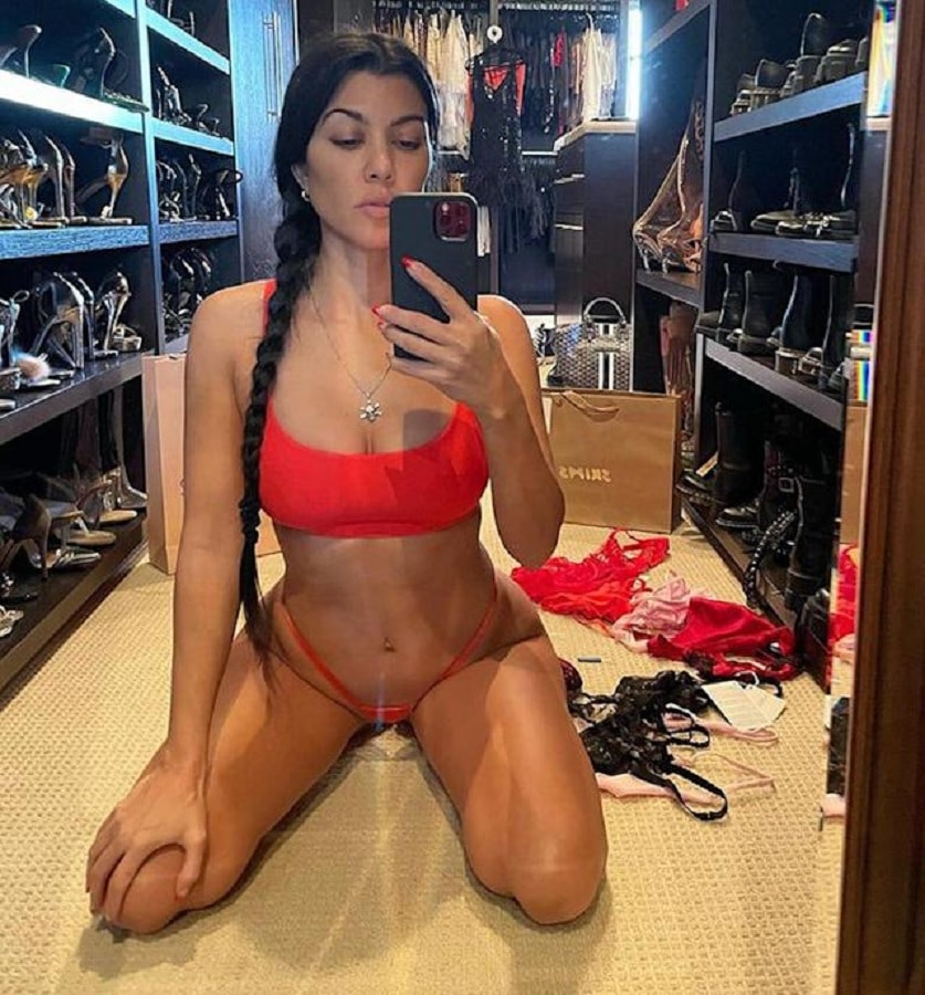 Kourtney Kardashian Sexy Selfie [Kourtney Kardashian | Instagram]