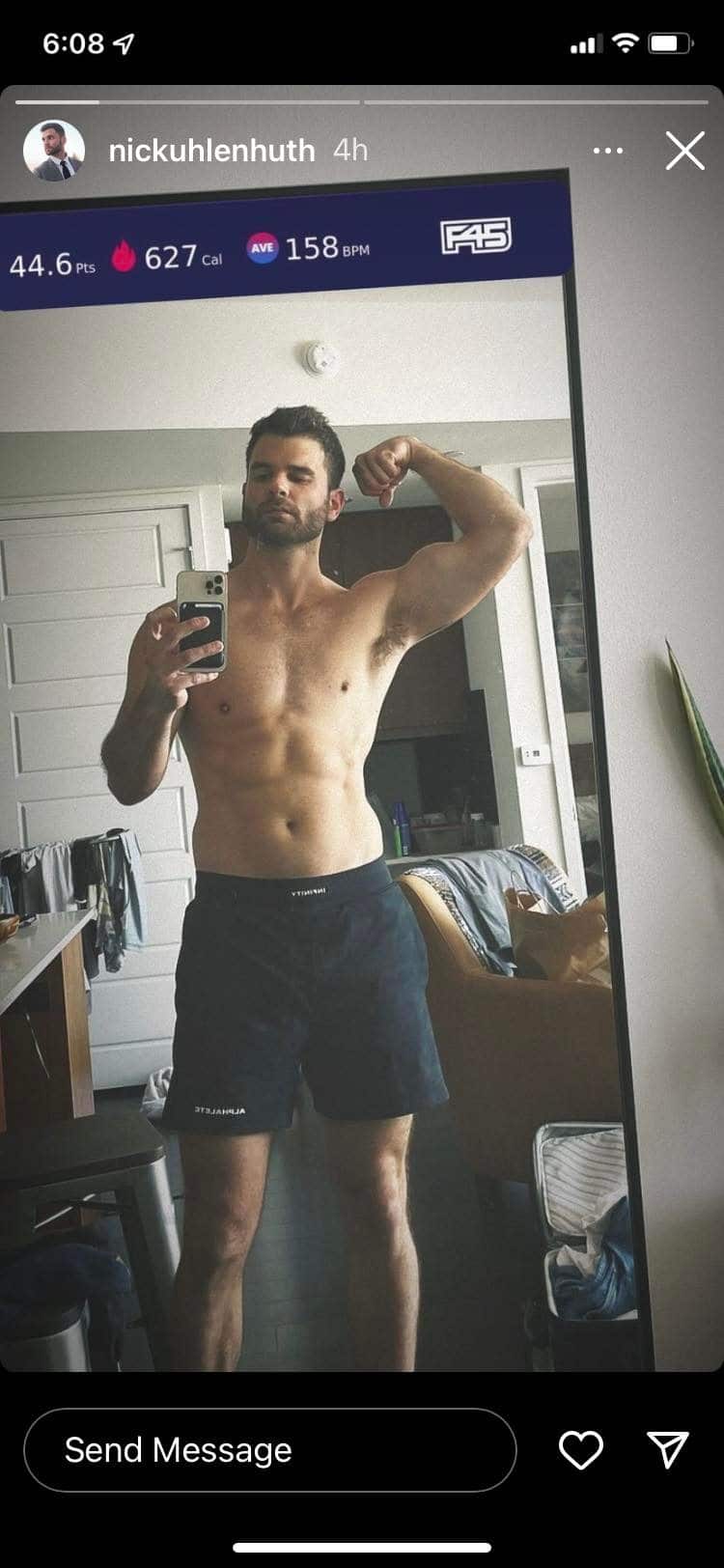 Nick Uhlenhuth Shirtless Selfie [Nick Uhlenhuth | Instagram Stories]