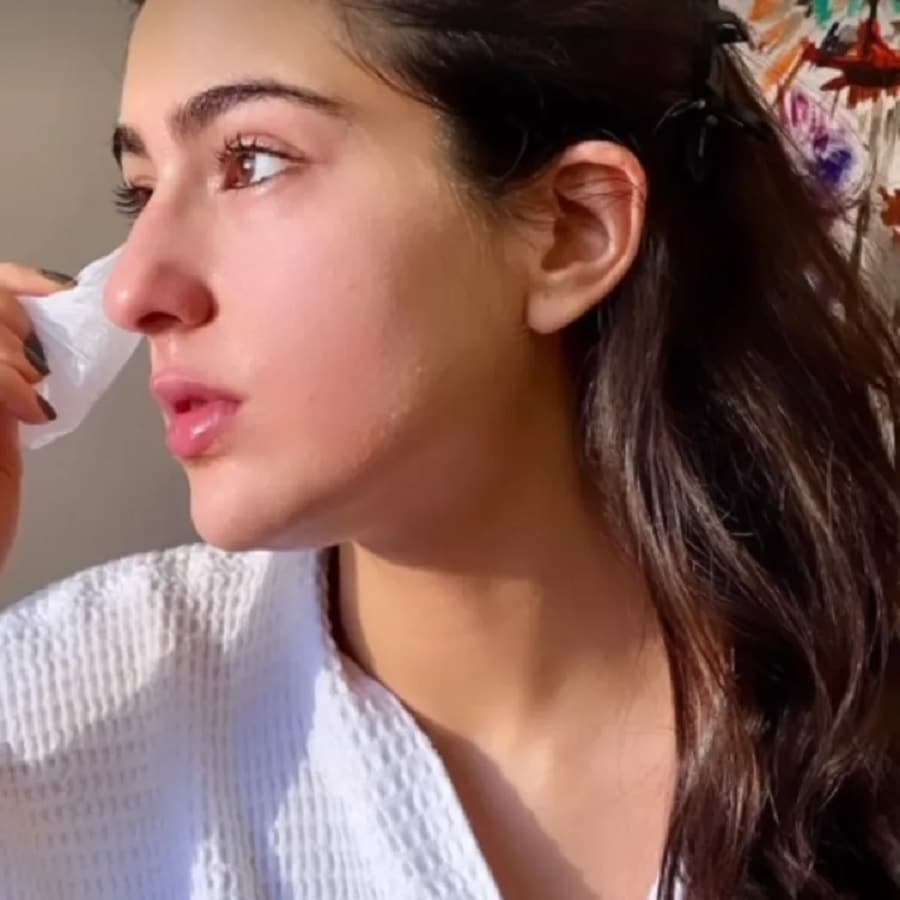 Sara Ali Khan's Glowing Skin Selfie [Sara Ali Khan | Instagram]