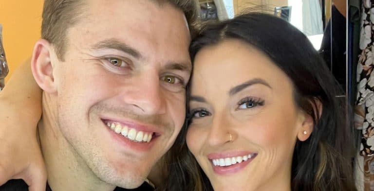 ‘Bachelor’ Alum Tia Booth Welcomes First Child With Fiancé