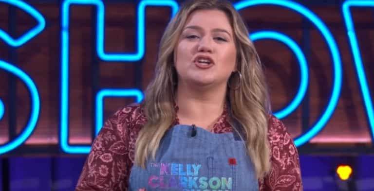 Kelly Clarkson SNAPS At Gordon Ramsay, See Video