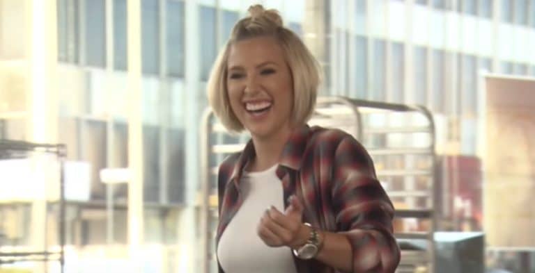 Poor Savannah Chrisley Can’t Go 30 Minutes Without Phone?