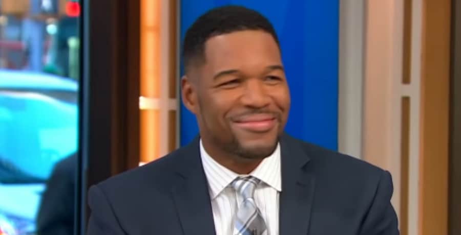 Gma Fans School Michael Strahan On Barbershop Etiquette 