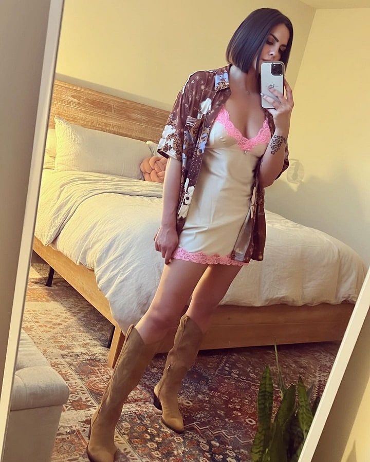 Katie Maloney Wears Lace Nightie [Katie Maloney | Instagram]