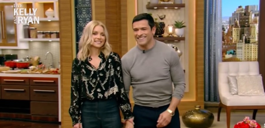 Kelly Ripa & Mark Consuelos PDA [Live With Kelly & Ryan | YouTube] 