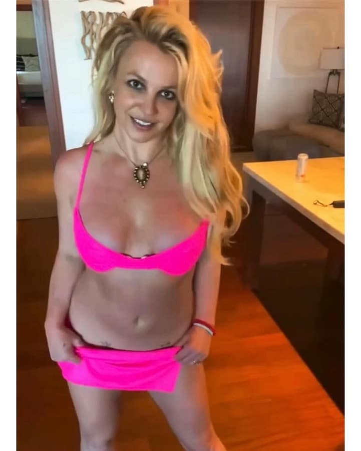 Britney Spears Fashion Photo [Britney Spears | Instagram]