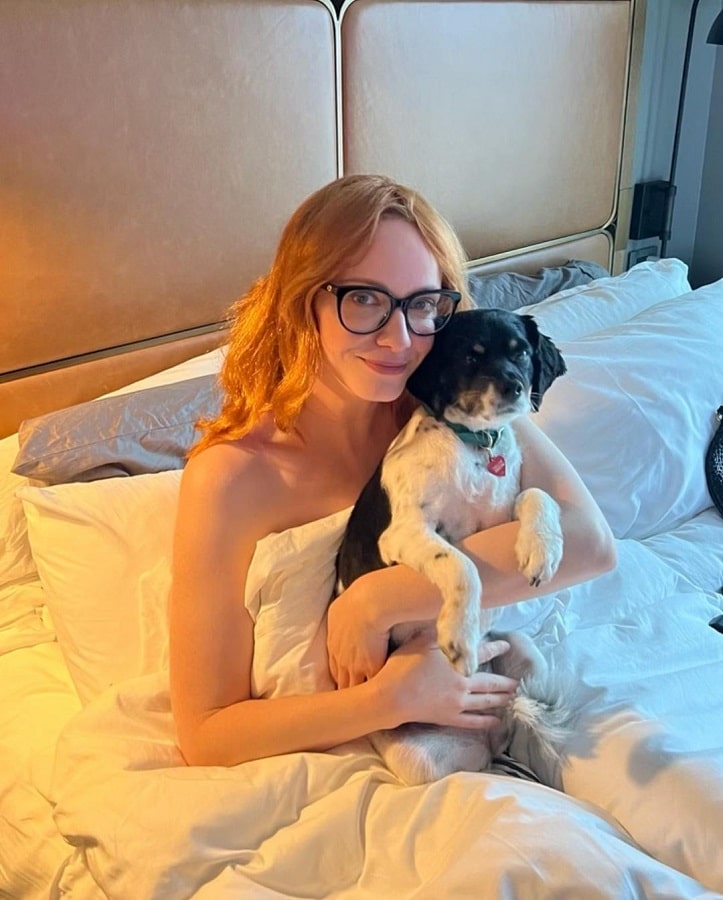 Christina Hendricks Snuggles With Triscuit [Christina Hendricks | Instagram]