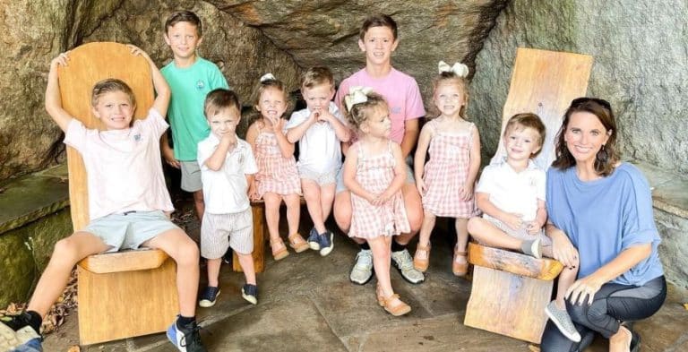 Courtney Waldrop Shows Off Sextuplets In Vacation Mode