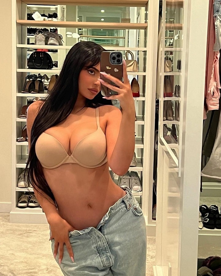 Kylie Jenner Mirror Selfie [Kylie Jenner | Instagram]