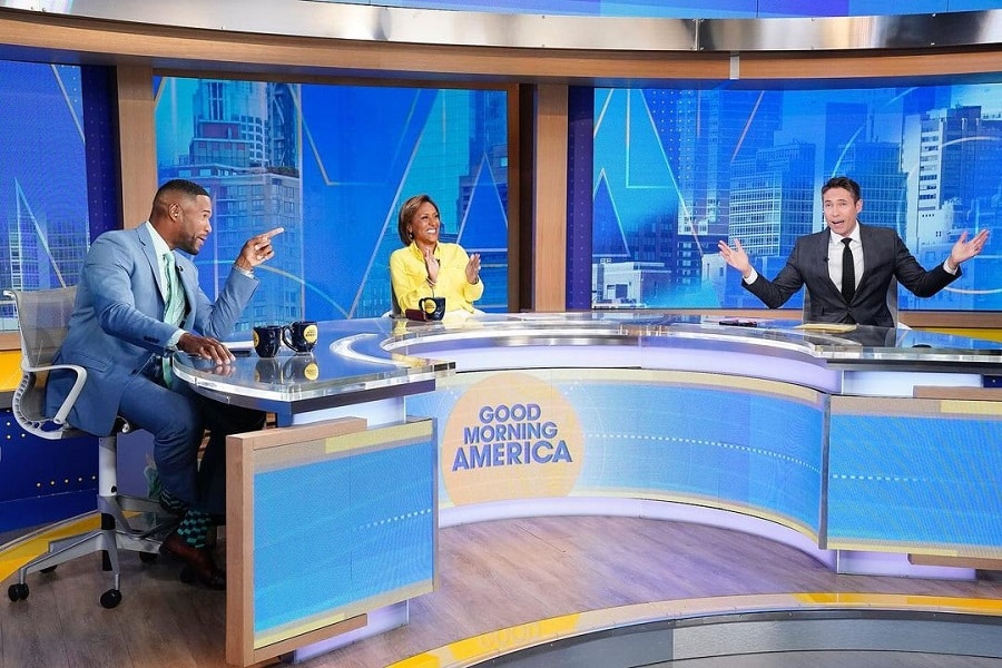 Michael Strahan With GMA Hosts [GMA | Instagram]
