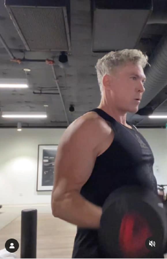 Sam Champion Lifts Heavy [Sam Champion | Instagram]