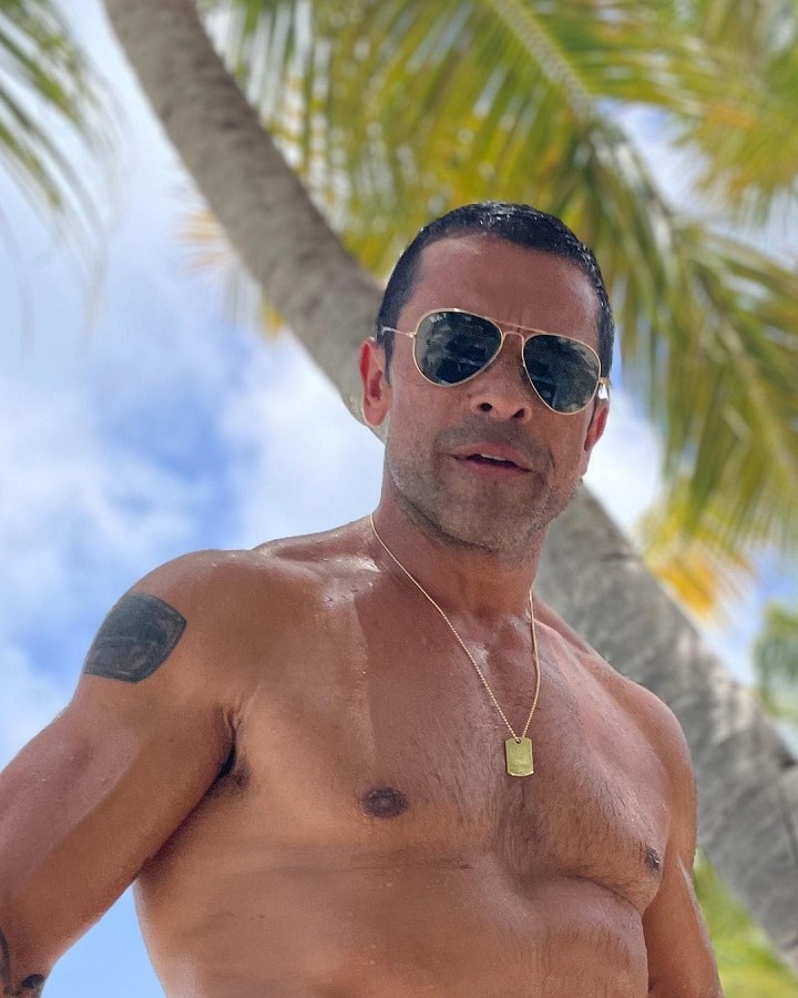 Mark Consuelos On The Beach [Kelly Ripa | Instagram]