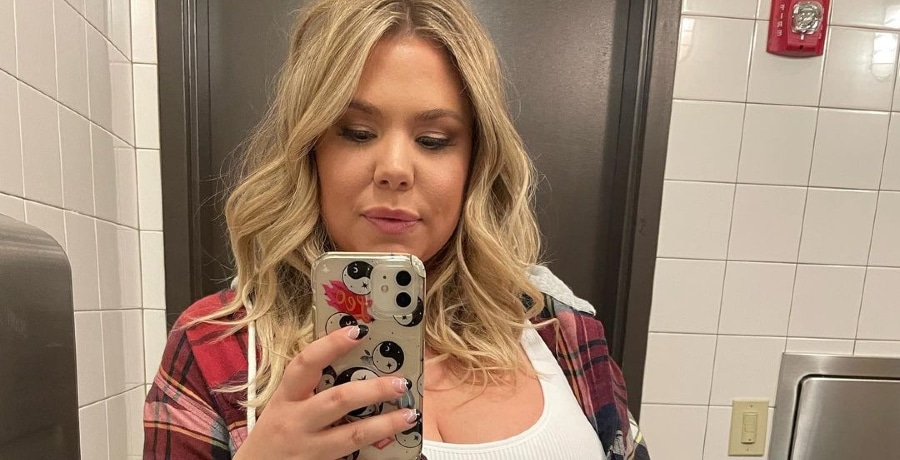 Kailyn Lowry clicks a bathroom selfie.