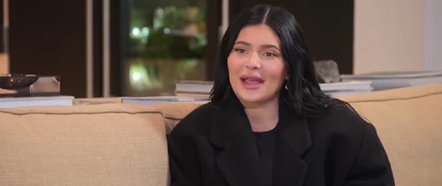 Kylie Jenners Wears Black Oversized Coat [Hulu | YouTube]