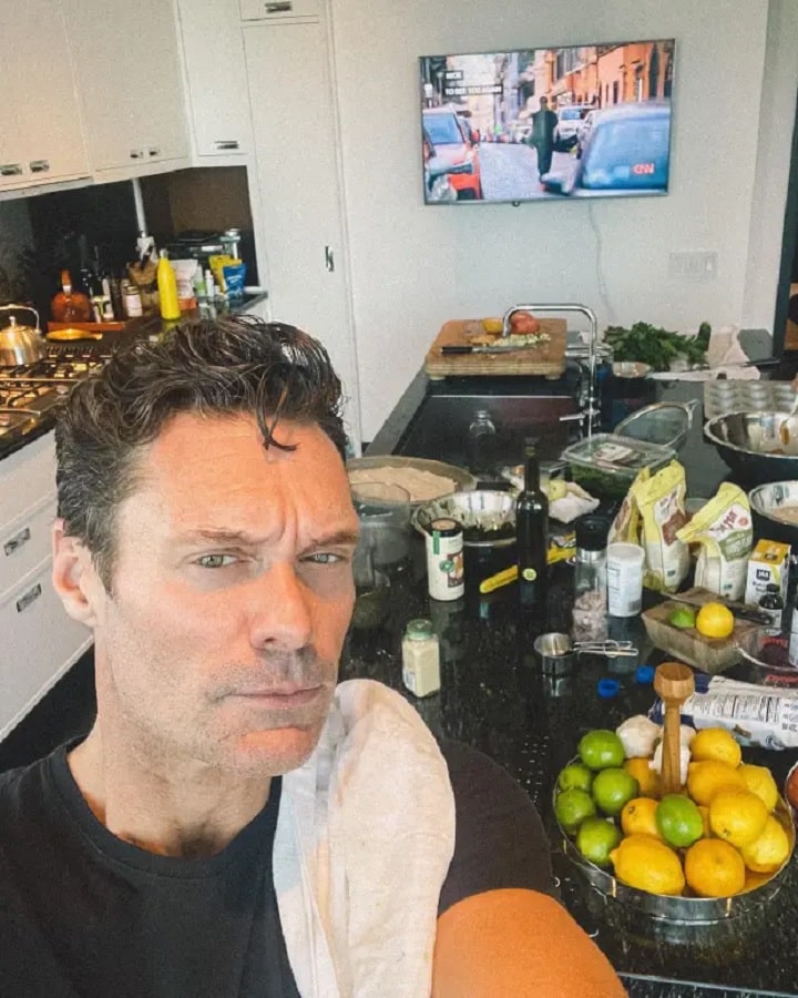 Ryan Seacrest Snaps Kitchen Selfie [Ryan Seacrest | Instagram]