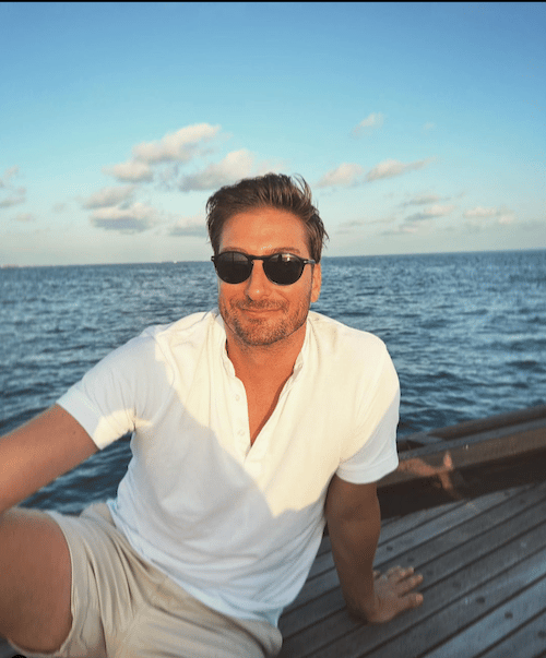 Daniel Lissing In the Maldives-https://www.instagram.com/p/CikaFHUhfR2/