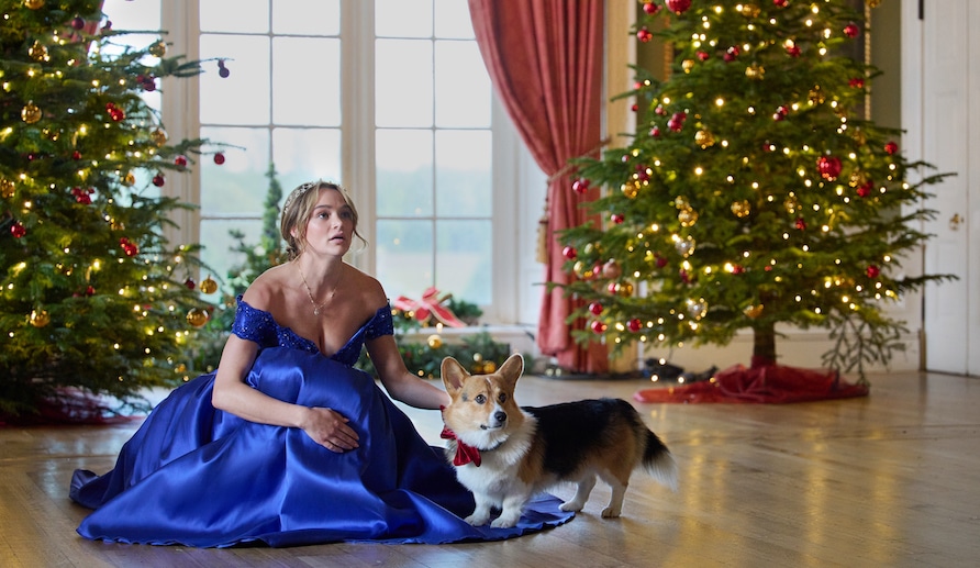 Photo: Hunter King, Mistletoe Credit: ©2022 Hallmark Media/Photographer: Courtesy Martin Maguire