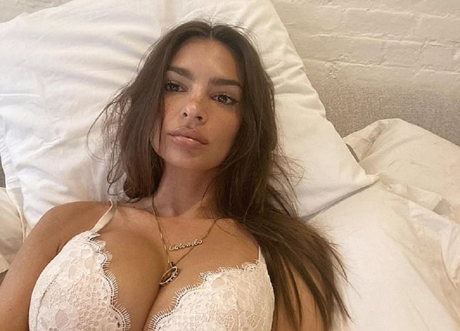 Emily Ratajkowski Goes Braless To Show Off Feeling Pretty