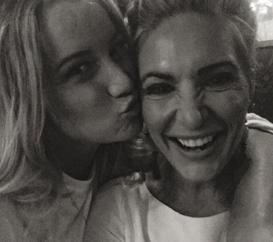 Hannah Ferrier Kisses Kate Chastain On The Cheek [Instagram]