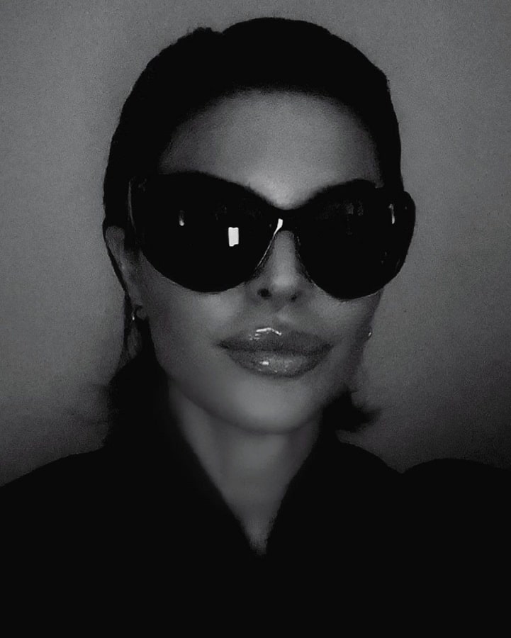 Lisa Rinna Wears Sunglasses In Paris [Lisa Rinna | Instagram]
