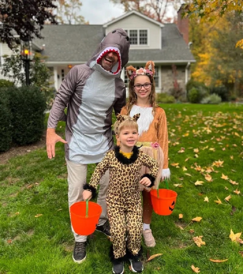Rob Marciano Takes Kids Trick-Or-Treating [Rob Marciano | Instagram]