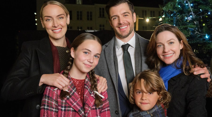 Photo: Rachel Skarsten, Isabelle Wilson, Dan Jeannotte, Katie Sheridan, Phoenix Wilson Credit: ©2022 Hallmark Media/Photographer: Marianne Grimont